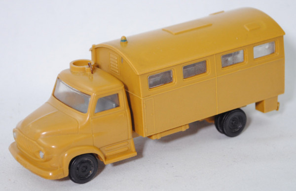 00000 Großraum-Krankenwagen auf Ford FK 3500 Fahrgestell (Mod. 55-61), gelb, Fehlteile, Siku, 1:60
