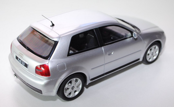 Audi S3 3-türig (Typ 8L), Modell 1999-2001, silber, OttO mobile, 1:18, mb