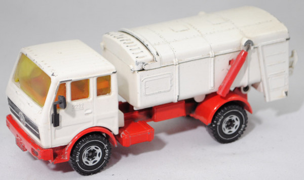 00003 Haller Müllwagen auf Fahrgestell MB 2232 (NG 73, Mod. 74-77), weiß/rot, Loch in Scheibe, L8d