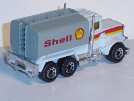Peterbilt Tanker, reinweiß, Tank hell-betongrau, Verglasung gelb, innen chrom, Shell, mit Fahrer, Ma