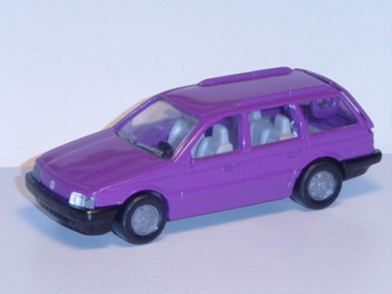 00008 VW Passat Variant (B3, Typ 35i, Modell 1988-1993), signalviolett, innen lichtgrau, Lenkrad sch