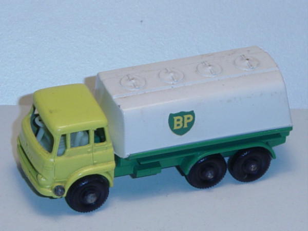 Bedford Petrol Tanker, blaßgelb/weiß/minzgrün, BP, Führerhaus kippbar, Matchbox Series