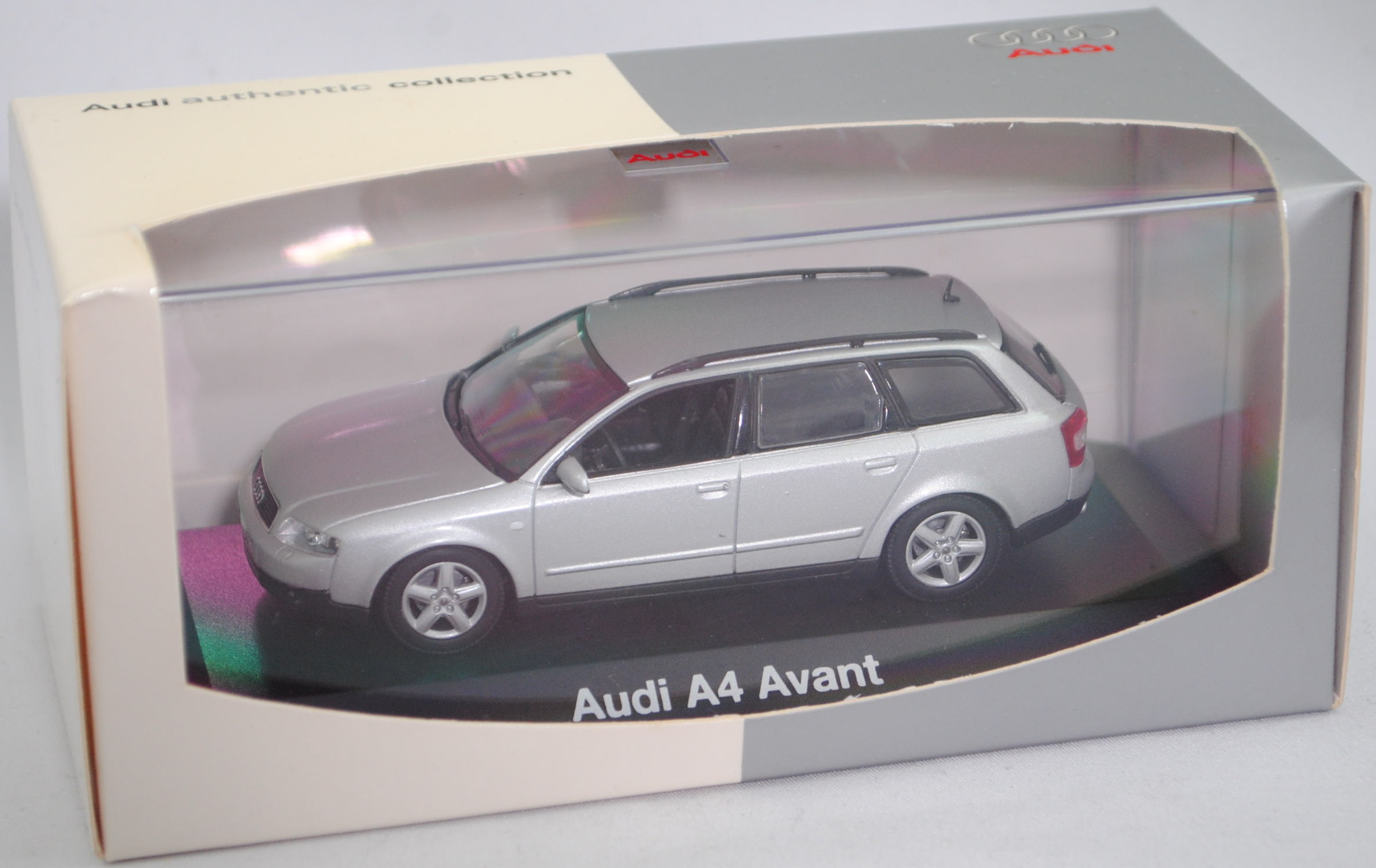 Audi A4 Avant 3.0 quattro (2. Gen. A4, B6, Modell 01-04), lichtsilber  metallic, Minichamps, 1:43, mb