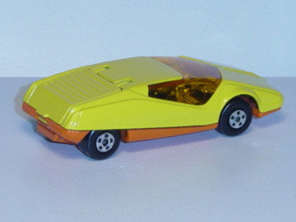 Datsun 126X, zinkgelb/hellrotorange, innen chrom, Verglasung orange, Motorhaube zu öffnen, Matchbox