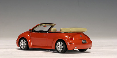 VW New Beetle Cabriolet (Typ 1Y), Modell 2003-2005, sundown orange, AUTOart, 1:18, Werbeschachtel