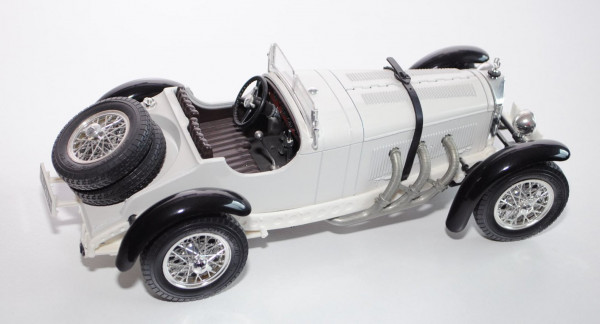 Mercedes-Benz SSKL (1931), hell-lichtgrau, Kotflügel schwarz, Motorhaube zu öffnen, mit Lenkung, Bbu