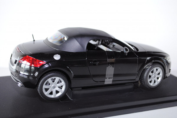 Audi TT Roadster, Mj. 2006, schwarz, innen schwarz, Lenkrad schwarz, mit Hardtop, Welly, 1:18, mb