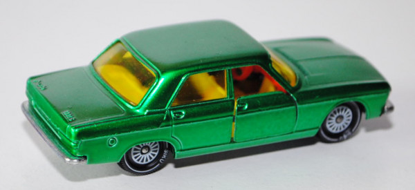 00003 Audi 100 LS (C1, Typ F 104), Modell 1968-1974, grünmetallic, innen gelb, Lenkrad rotorange, Ve