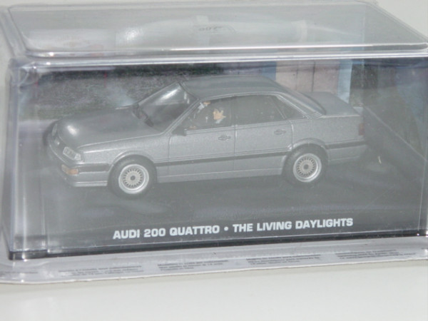 Audi 200 quattro, Typ 44, Mj. 87, silbergraumetallic, mit Fahrer und Beifahrer, James Bond 007, The
