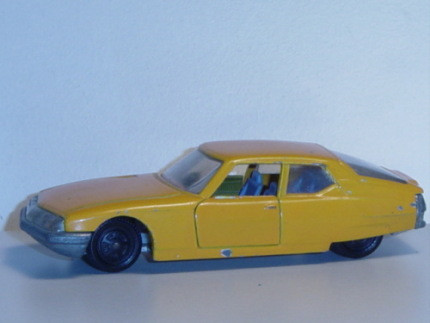 Citroen SM, Modell 1970-1975, melonengelb, R3, minimale Spielspuren