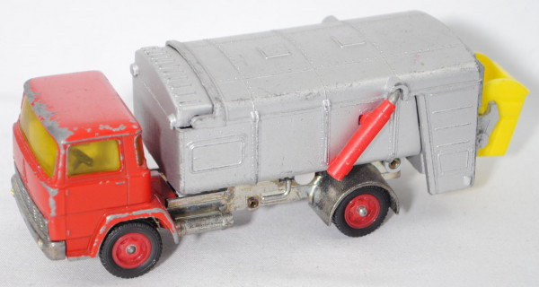 00005 Haller Müllwagen auf Fahrgestell Magirus-Deutz (Mod. 65-70), rot/silber, Verglasung gelb, vsc