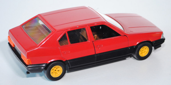 Alfa Romeo 33, Modell 1984, karminrot/schwarz, Felgen kadmiumgelb, ohne Aufkleber, Türen zu öffnen,