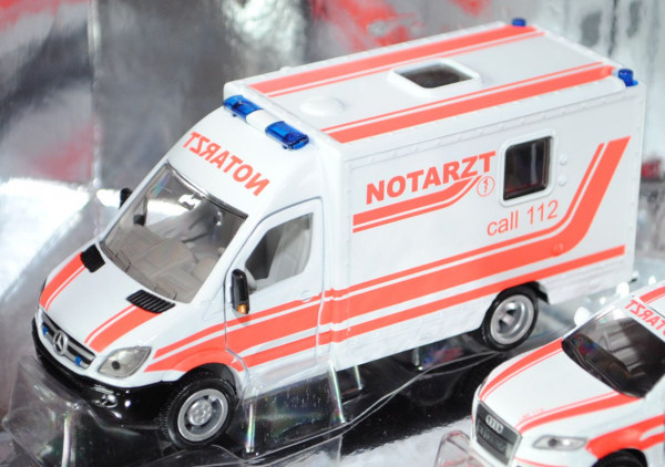 Notarzt-Set bestehend aus Mercedes Sprinter Rettungswagen (vgl. 2108) + 1429 Audi Q7 4.2 FSI quattro