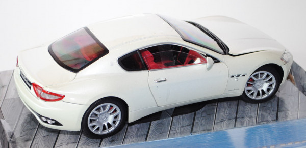 Maserati GranTurismo, Modell 2007-, perlmuttweißmetallic, Türen + Motorhaube + Kofferraum zu öffnen,