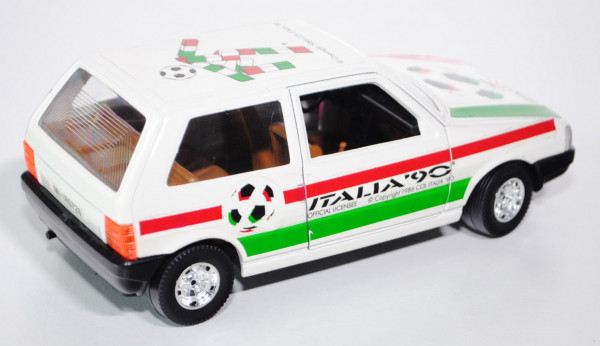 Fiat Uno, Modell 1989, cremeweiß, ITALIA \'90, Türen zu öffnen, mit Lenkung, Bburago DIE CAST metal