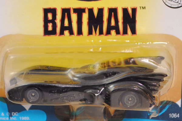 BATMOBILE von BATMAN (aus Filmen Batman + Batmans Rückkehr), schwarz, ERTL, 1:64, Blister