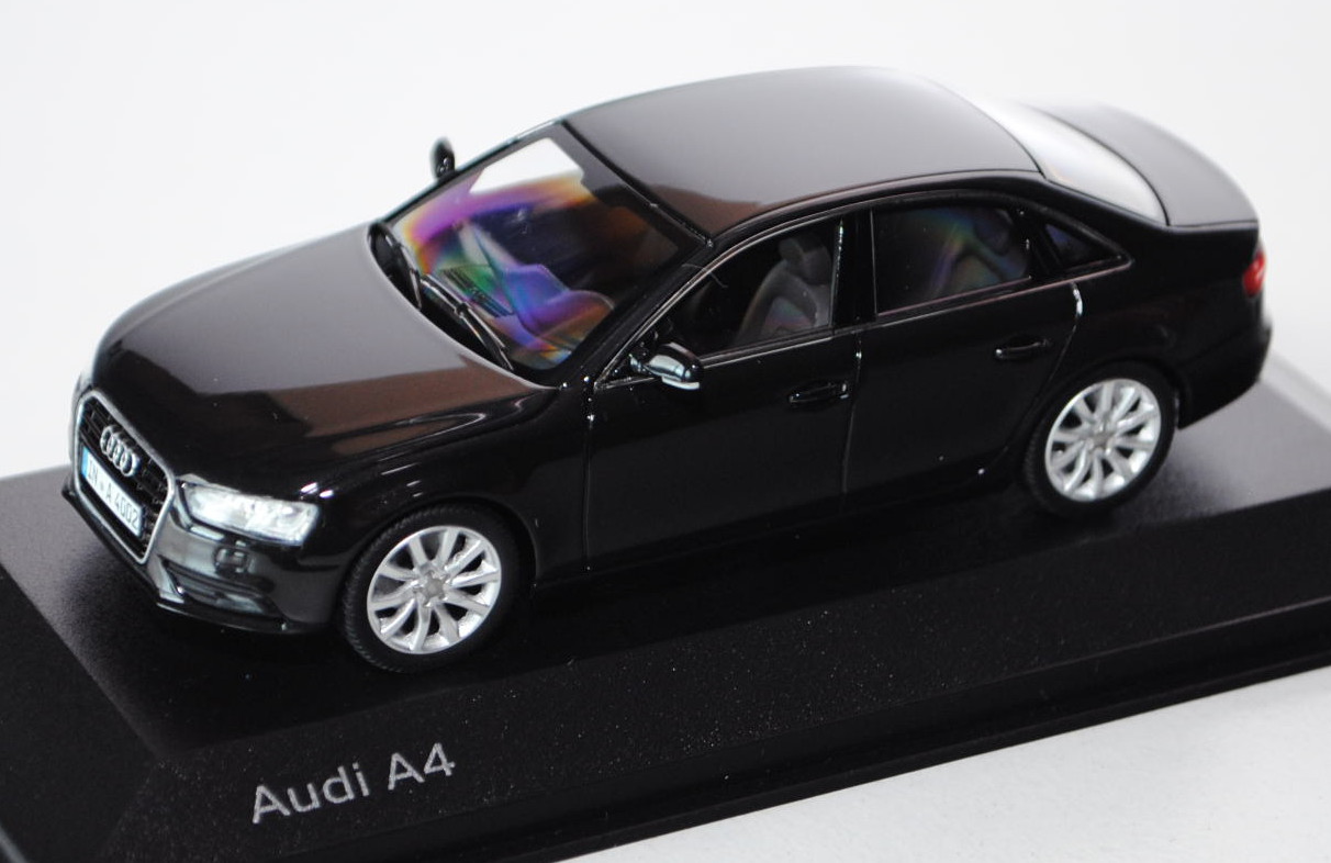 Audi A4 Avant quattro (B8, Typ 8K, Facelift 2011, Mod. 11-15),  phantomschwarz, Minichamps, 1:43, mb
