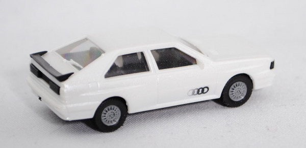 Audi Quattro (B2, Typ 85Q, Modell 1980-1982), weißperlmuttmetallic, mit Audi-Ringen auf den Türen, H