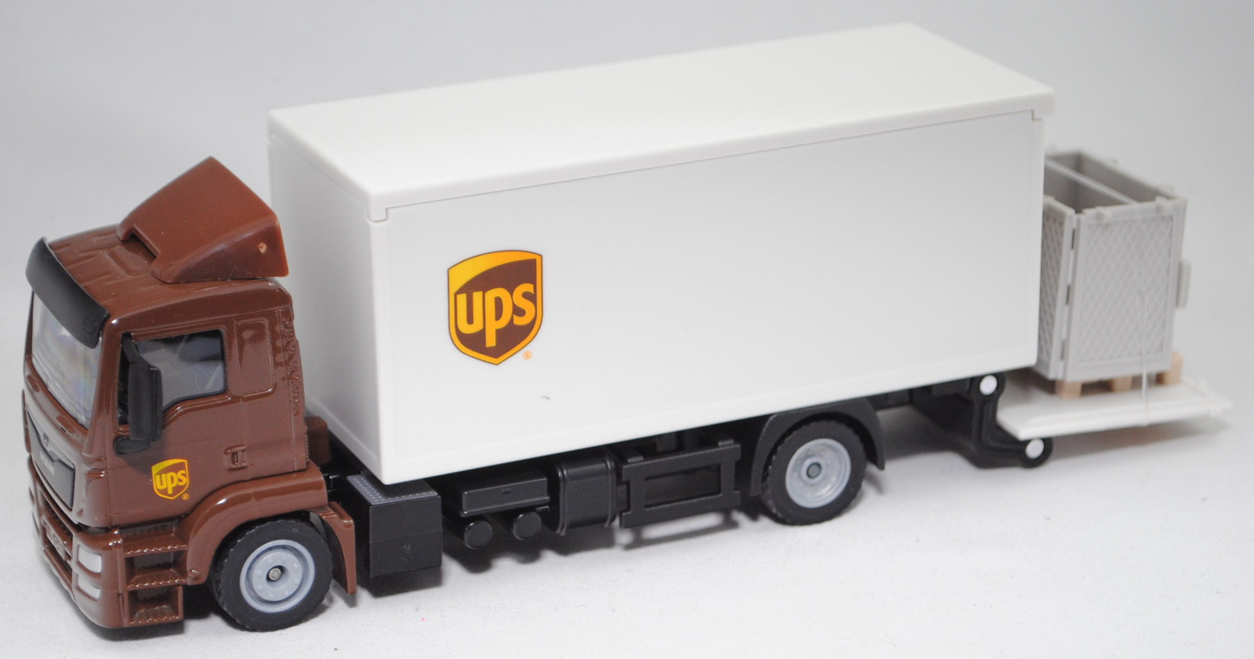 SIKU 1997 MAN Lastwagen UPS mit Kofferaufbau 1:50 