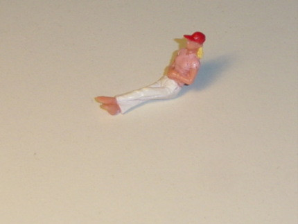 1 Stück Frau liegend, Hemd rosa, Hose weiß, von Art.-Nr. 1934 / 2542