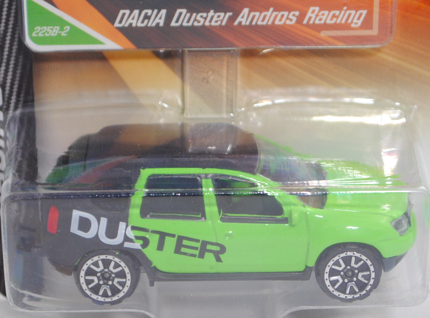Dacia Duster (Modell 2013-2018), hell-gelbgrün/mattschwarz, Trophée Andros,  majorette, 1:64, Blister