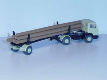 Mercedes Langholz Transporter, grünbeige/schwarz, mit 8 Holzstämmen, Wiking, 1:87, mb