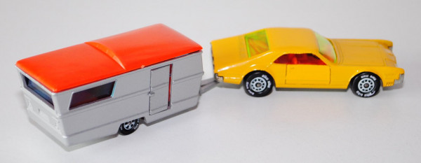 Oldsmobile Toronado mit Westfalia Wohnwagen-Anhänger, kadmiumgelb und silbergraumetallic/rotorange,