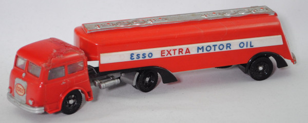 00000 Esso Tankwagen (Henschel+STRÜVER), rot, mit Klebespuren, Esso EXTRA MOTOR OIL, Leiter weg