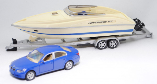 00000 BMW 545 i (Typ E60, Modell 03-07) mit Motorboot PERFORMANCE 807, blau/grünbeige, L17mK (m-)