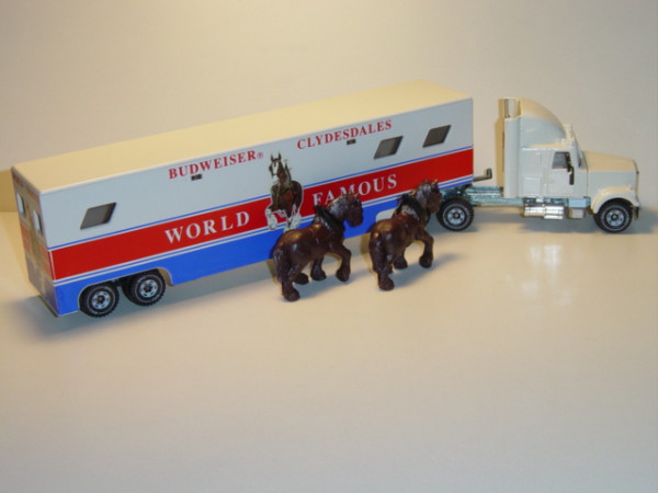 00000 White Pferdetransporter, weiß/silbergraumetallic, BUDWEISER® CLYDESDALES / WORLD FAMOUS, LKW10