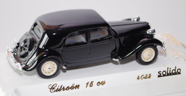 Citroen 15 CV, Modell 1939, schwarz, 2867 cc, Motor 15-6 G, 130 km/h, Motorhaube zu öffnen, Age d\'o