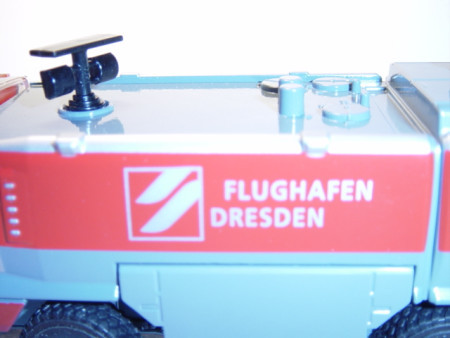 00001 Rosenbauer Flugfeldlöschfahrzeug, rot/grau, FLUGHAFEN DRESDEN 8, L17