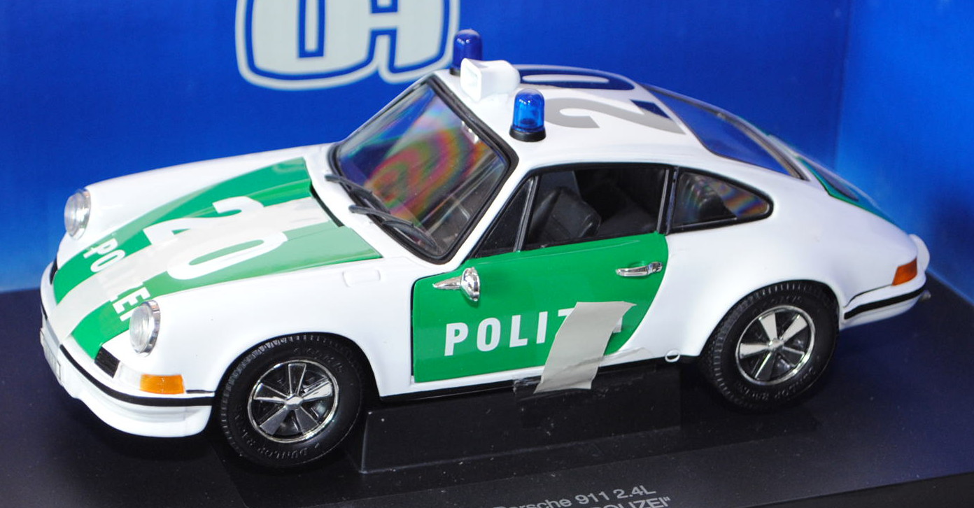 Porsche 911 2.4L (Typ Urmodell) Autobahn-Streifenwagen, Modell 1972-1973,  reinweiß/minzgrün, POLIZEI