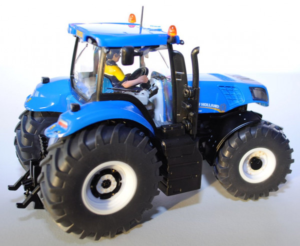 00301 New Holland T8.300 Traktor, himmelblau/schwarz, Sitz blau, mit Fahrer und mit Kind als Beifahr