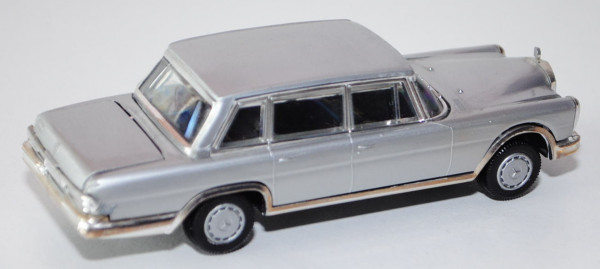 Mercedes-Benz 600 (Baureihe W 100), Modell 1964-1981, silber, Motorhaube + Heckklappe zu öffnen, GAM