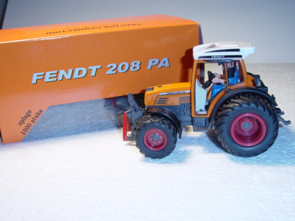 Fendt 208 PA mit Terra-Reifen hinten und Zwillingreifen vorne, hellrotorange/grau, Werbeschachtel