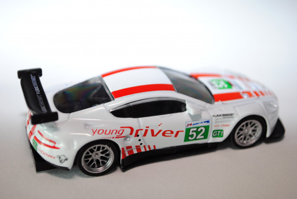 Aston Martin DBR9 GT1, reinweiß/rot, young Driver / 52, 1:50, Norev Racing, mb