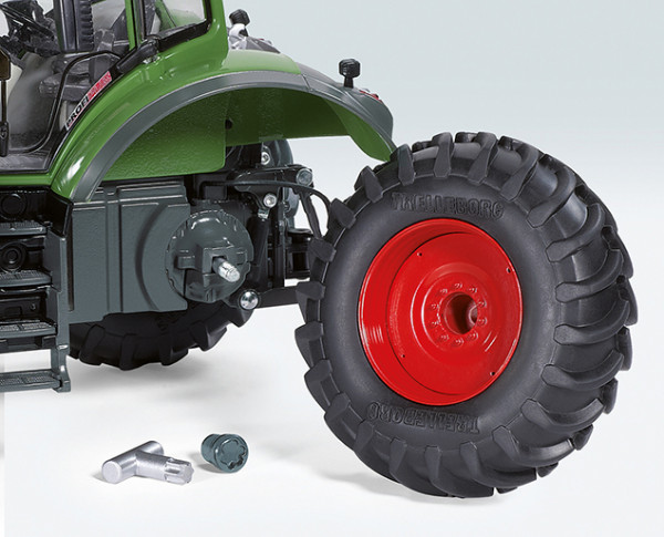 Fendt 828 Vario Traktor (2014), resedagrün/grau, 1:32, Wiking, mb