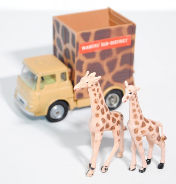 Giant Daktari Set: Giraffe Transporter, gelb, 2 Giraffen, Spiegel links abgebrochen, 1:48; Dodge Kew