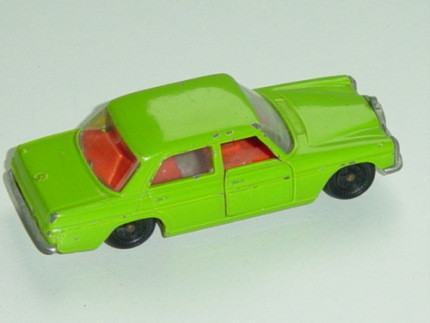 Mercedes 250/8 (Baureihe W 114), Modell 1967-1973, gelbgrün, innen rotorange, Lenkrad rotorange, Ver
